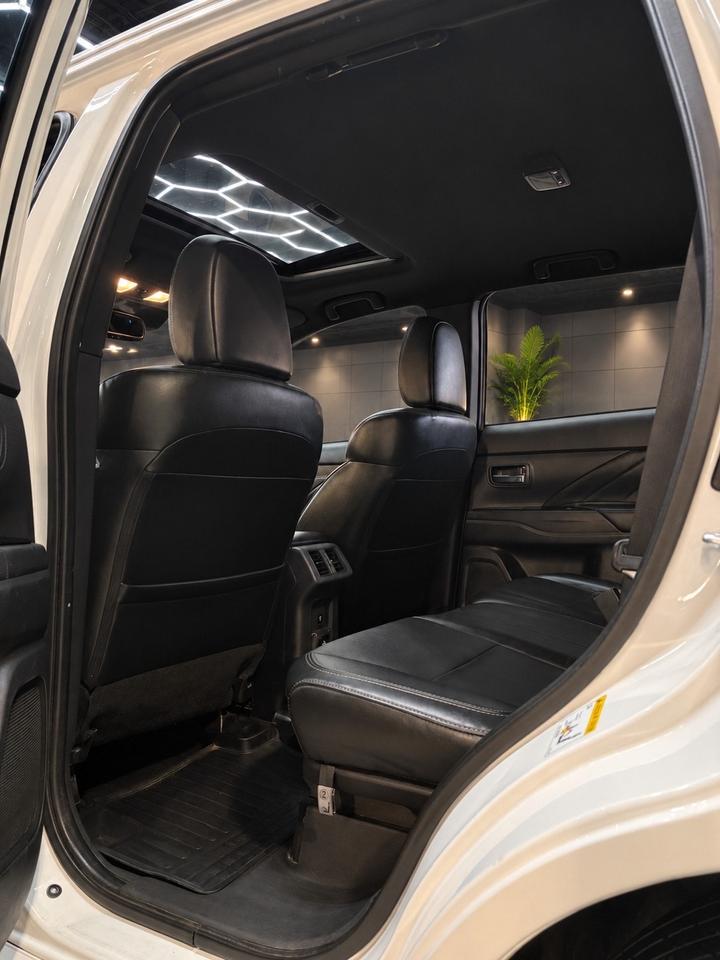 2019 Mitsubishi Outlander Phev SEL S-AWC EV Plug-in HYBRID Photo