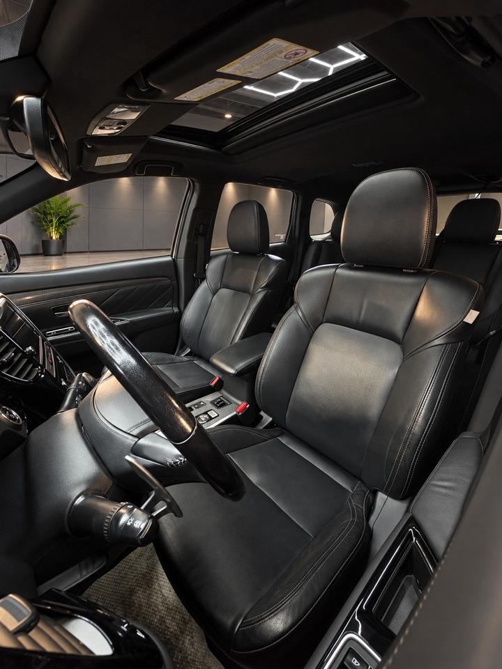 2019 Mitsubishi Outlander Phev SEL S-AWC EV Plug-in HYBRID Photo