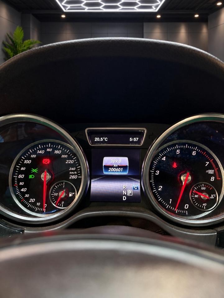 2018 Mercedes-Benz GLE-Class GLE 400 4MATIC SUV Photo