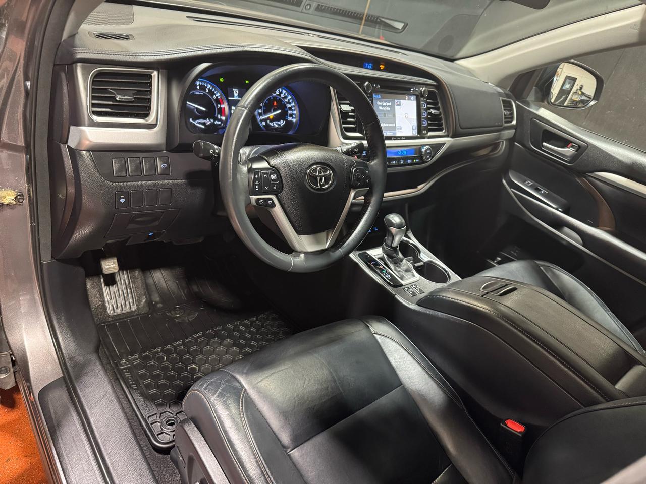 2016 Toyota Highlander AWD 4DR XLE Photo