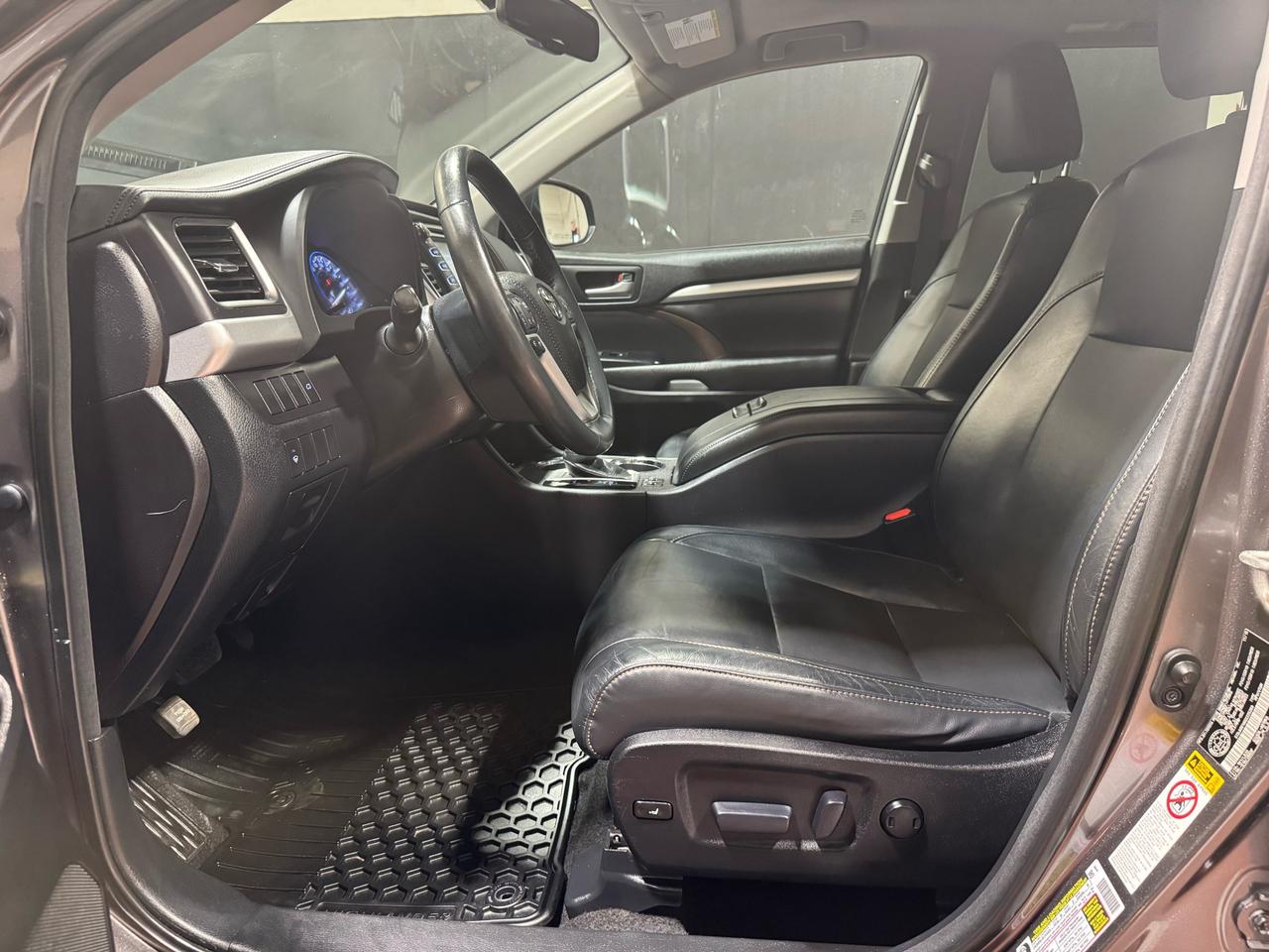 2016 Toyota Highlander AWD 4DR XLE Photo