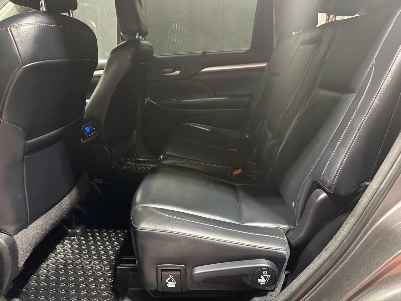 2016 Toyota Highlander AWD 4DR XLE Photo
