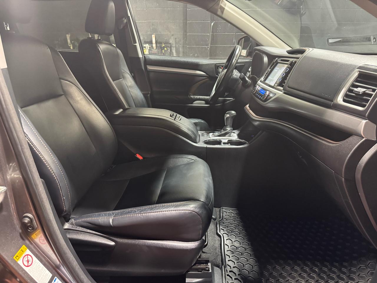 2016 Toyota Highlander AWD 4DR XLE Photo
