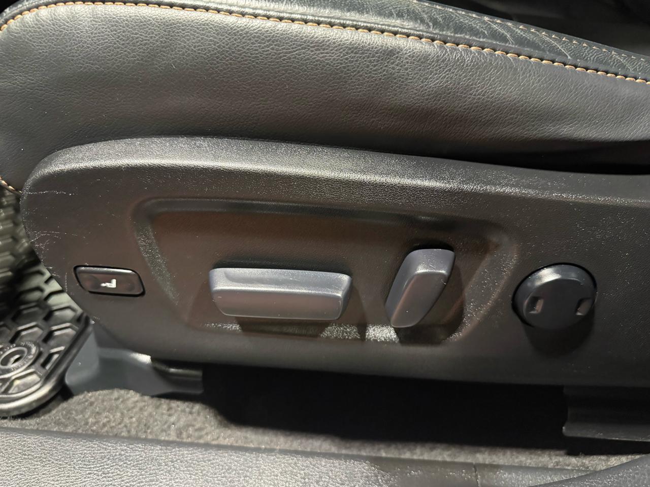 2016 Toyota Highlander AWD 4DR XLE Photo