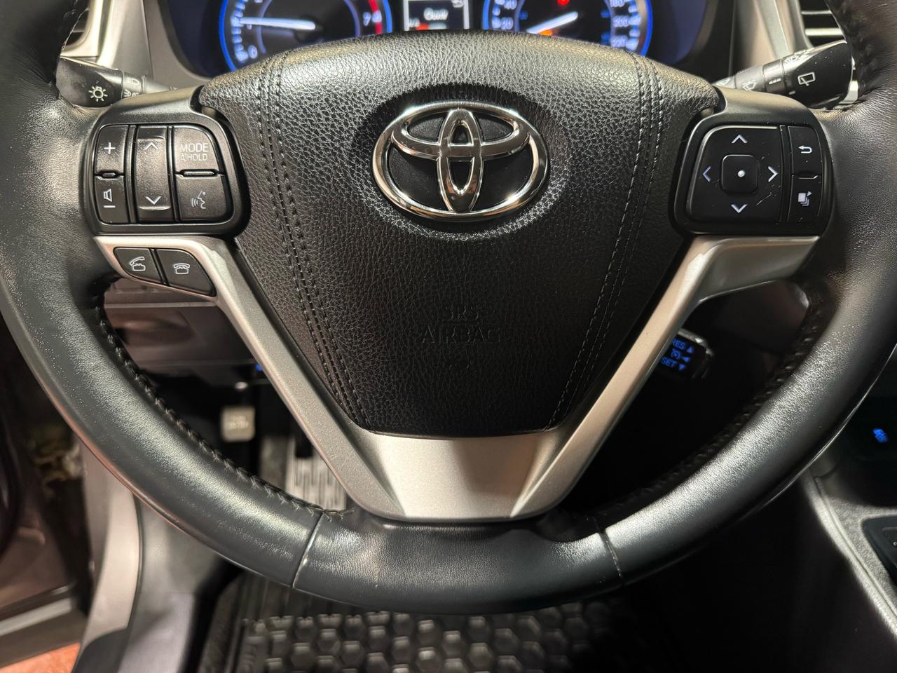 2016 Toyota Highlander AWD 4DR XLE Photo