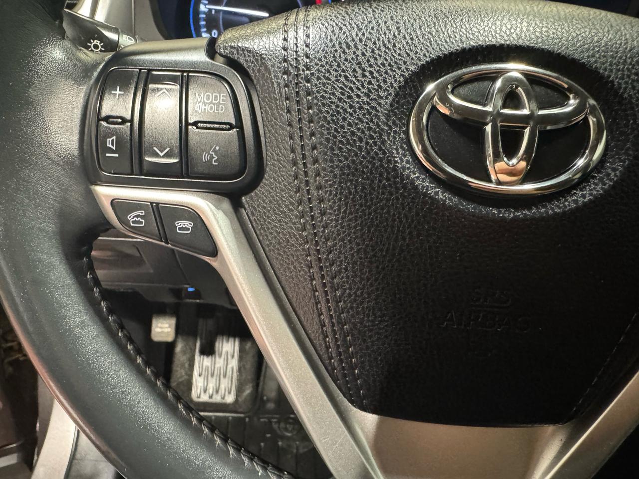 2016 Toyota Highlander AWD 4DR XLE Photo