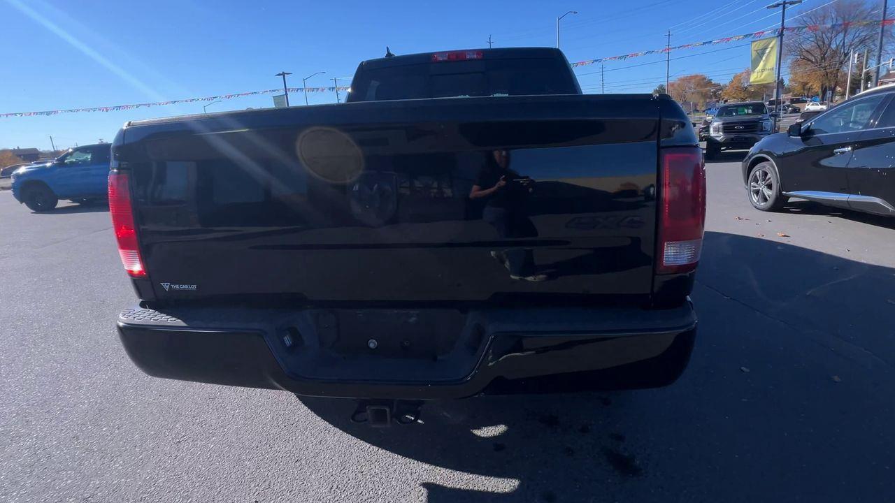 2021 RAM 1500 Classic SLT 4X4 Photo