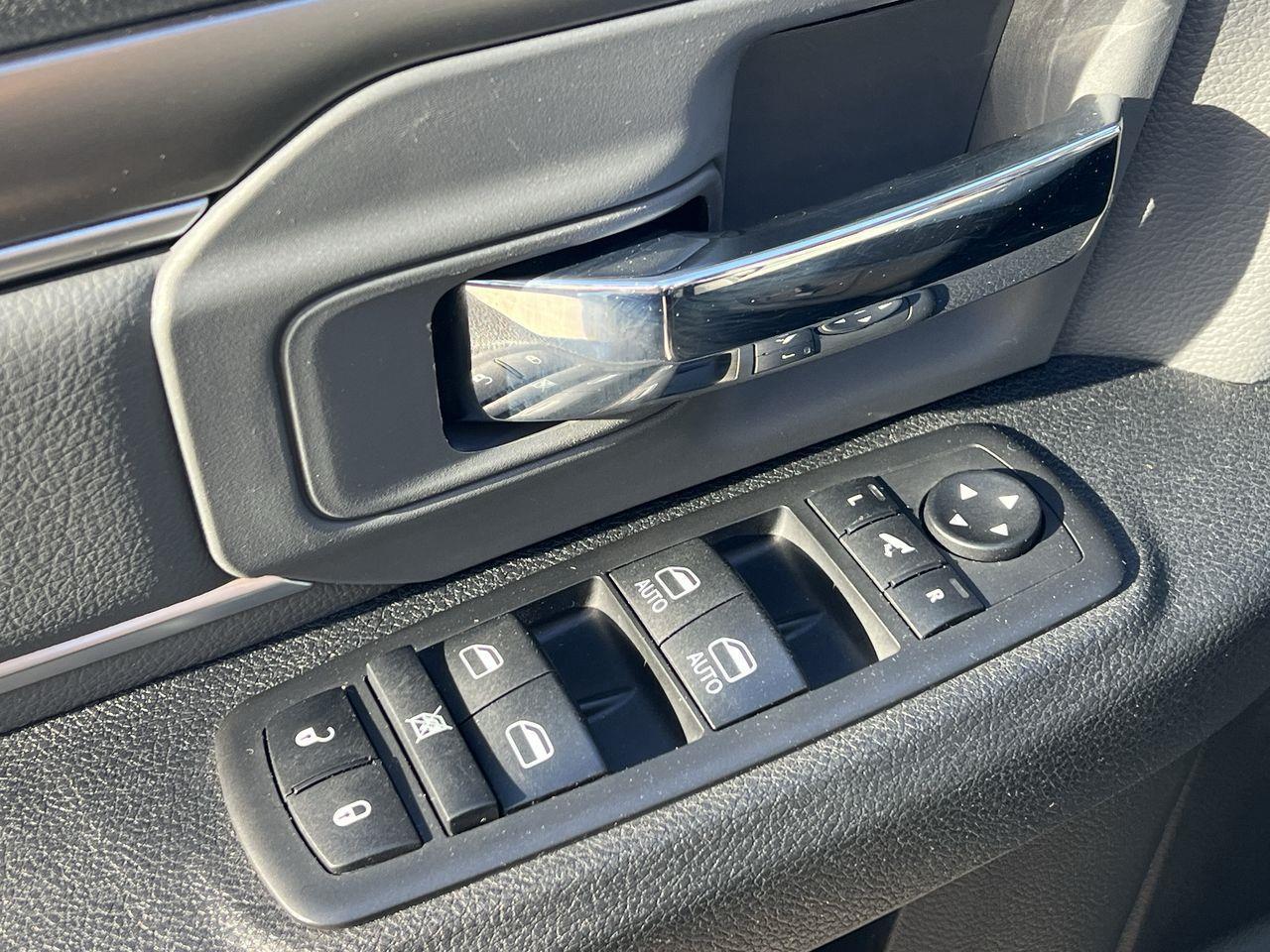 2021 RAM 1500 Classic SLT 4X4 Photo