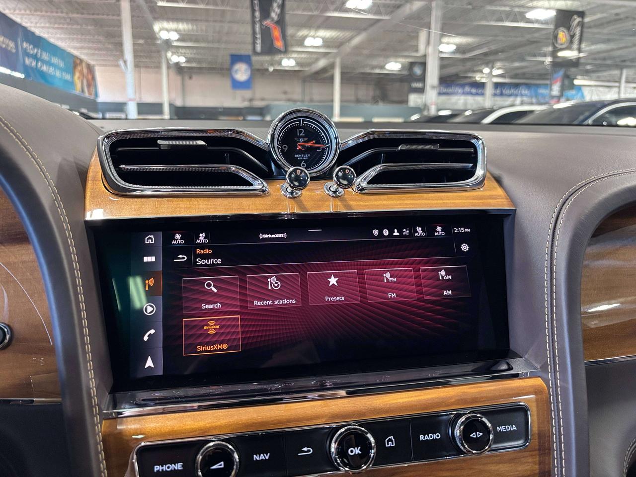 2022 Bentley Bentayga V8|AWD| NO LUX TAX |NIGHTVISION|MASSAGE|HEADSUP|+ Photo