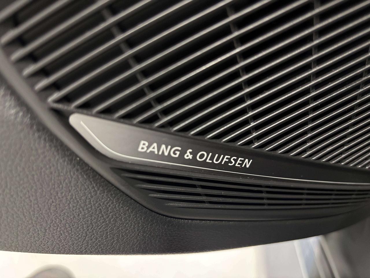 2020 Audi A4 Technik|S-LINE|QUATTRO|CLUSTERNAV|AMBIENT|BANGOLUF Photo