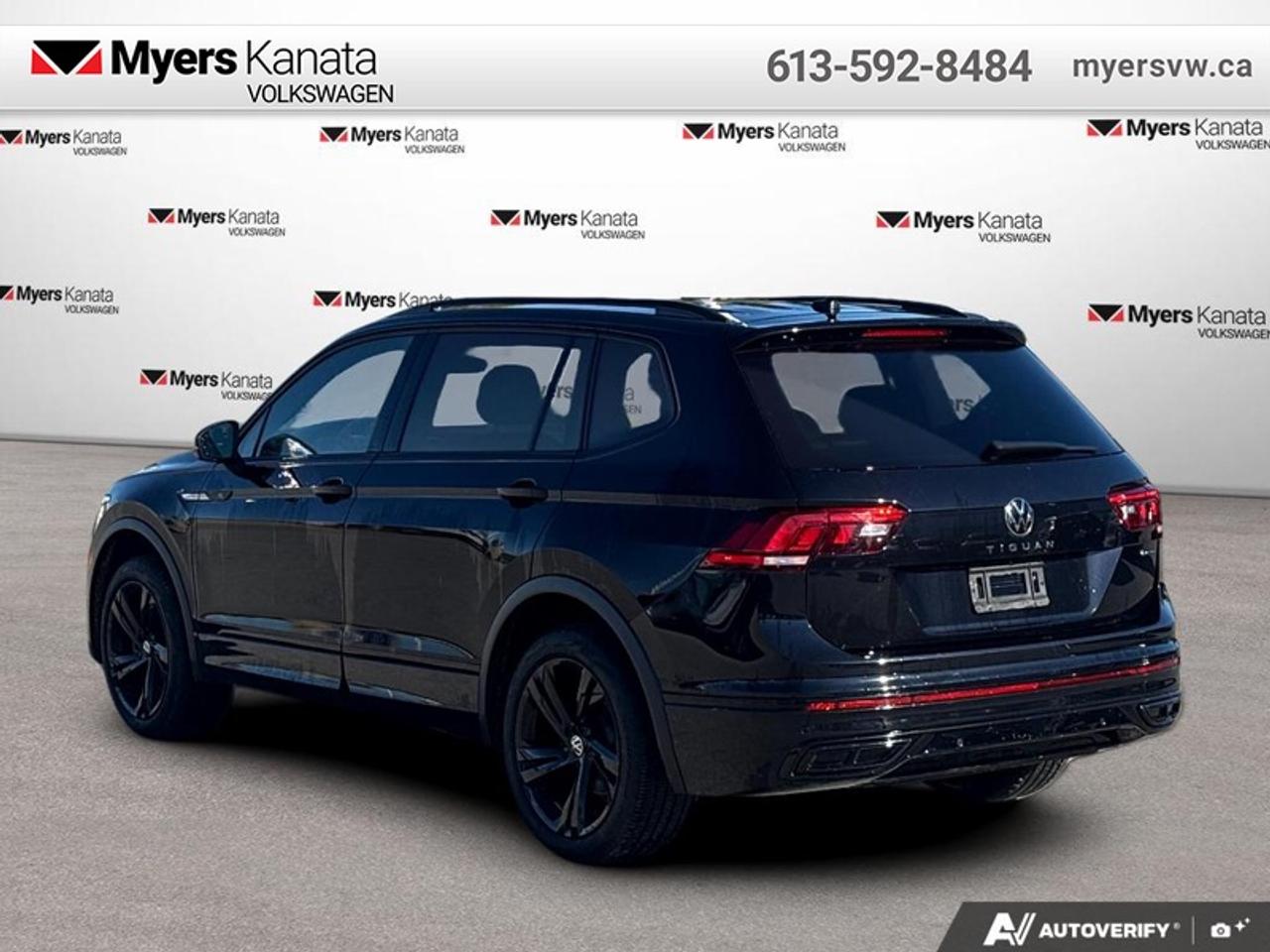 2024 Volkswagen Tiguan Comfortline R-Line Black Edition Photo2