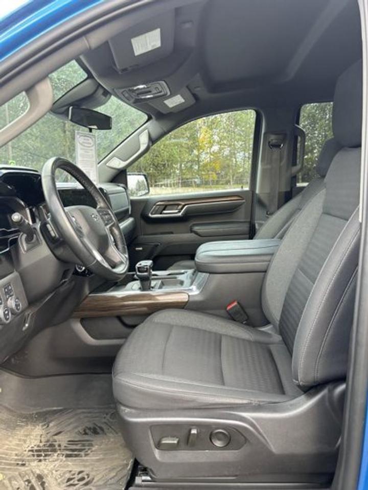 2023 Chevrolet Silverado 1500 LT Trail Boss Z71 Crew Cab 6.5' Box 4WD | One Owner | No Acc. Photo