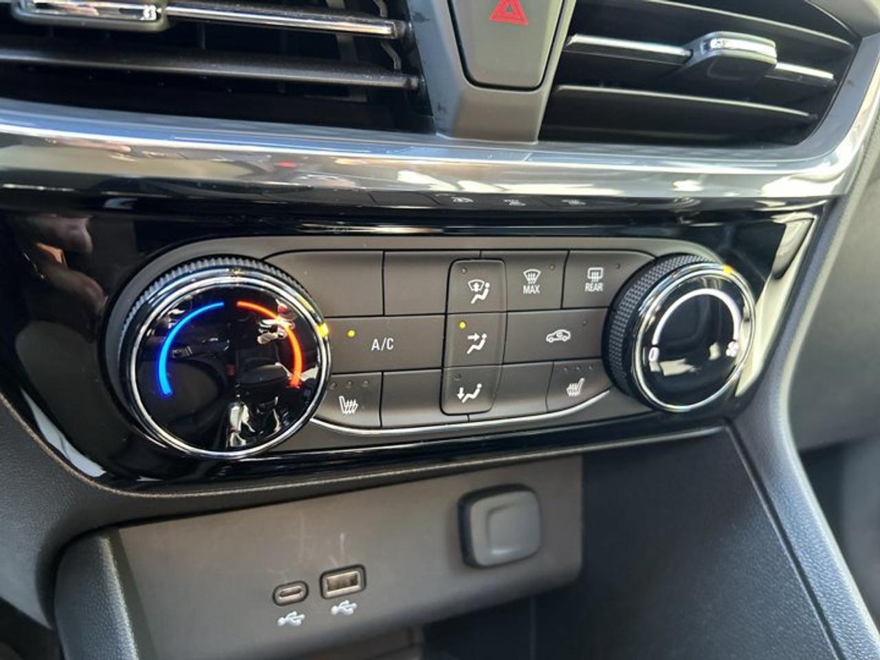 2024 Buick Encore GX Sport Touring AWD | No Accidents | Pano. Sunroof Photo