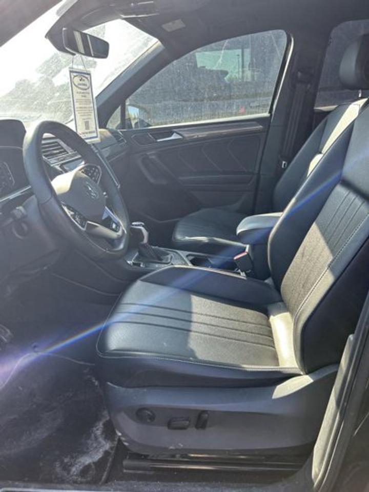 2024 Volkswagen Tiguan Comfortline R-Line Black Edition 4WD | One Owner Photo