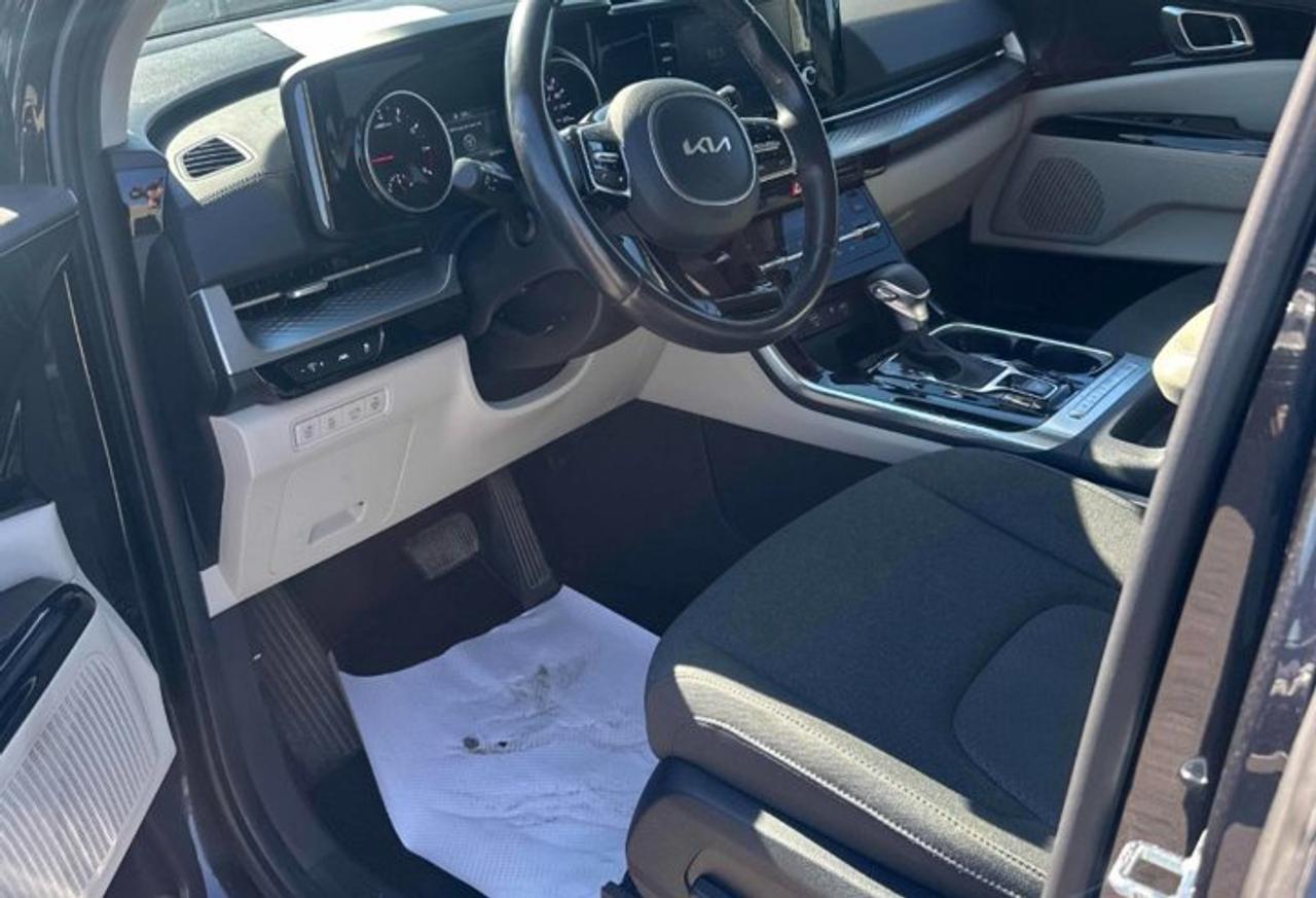 2024 Kia Carnival LX+ | Power Sliding Doors + Hatch | Heated Seats | Power Seat | CarPlay + Android | Rear Cam & More! Photo1