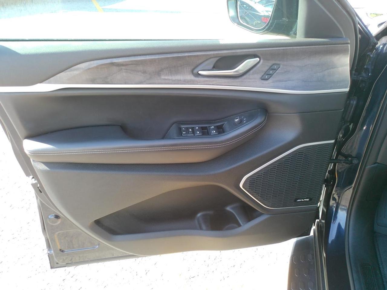 2024 Jeep Grand Cherokee L Limited Photo