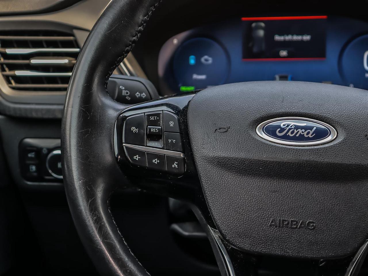 2023 Ford Escape PLATINUM AWD 2.0L Photo