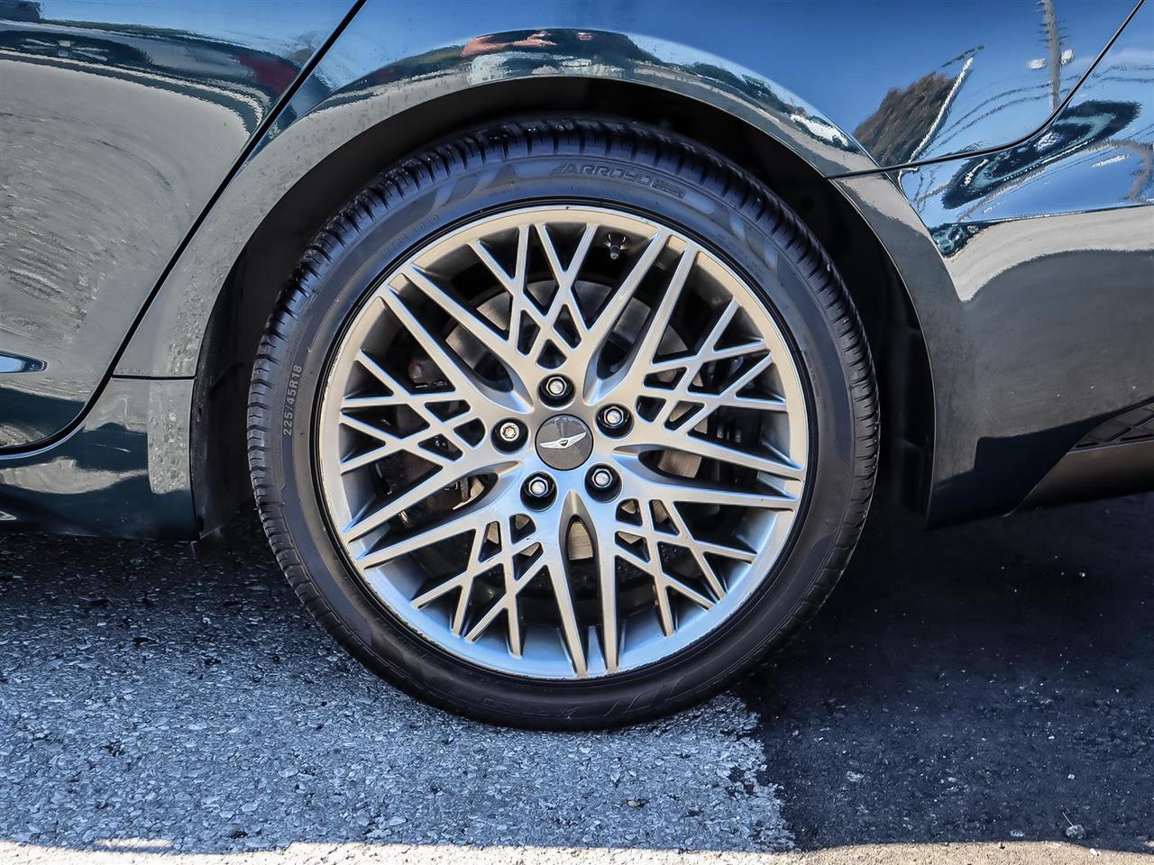 2022 Genesis G70 2.0T Advanced AWD Photo