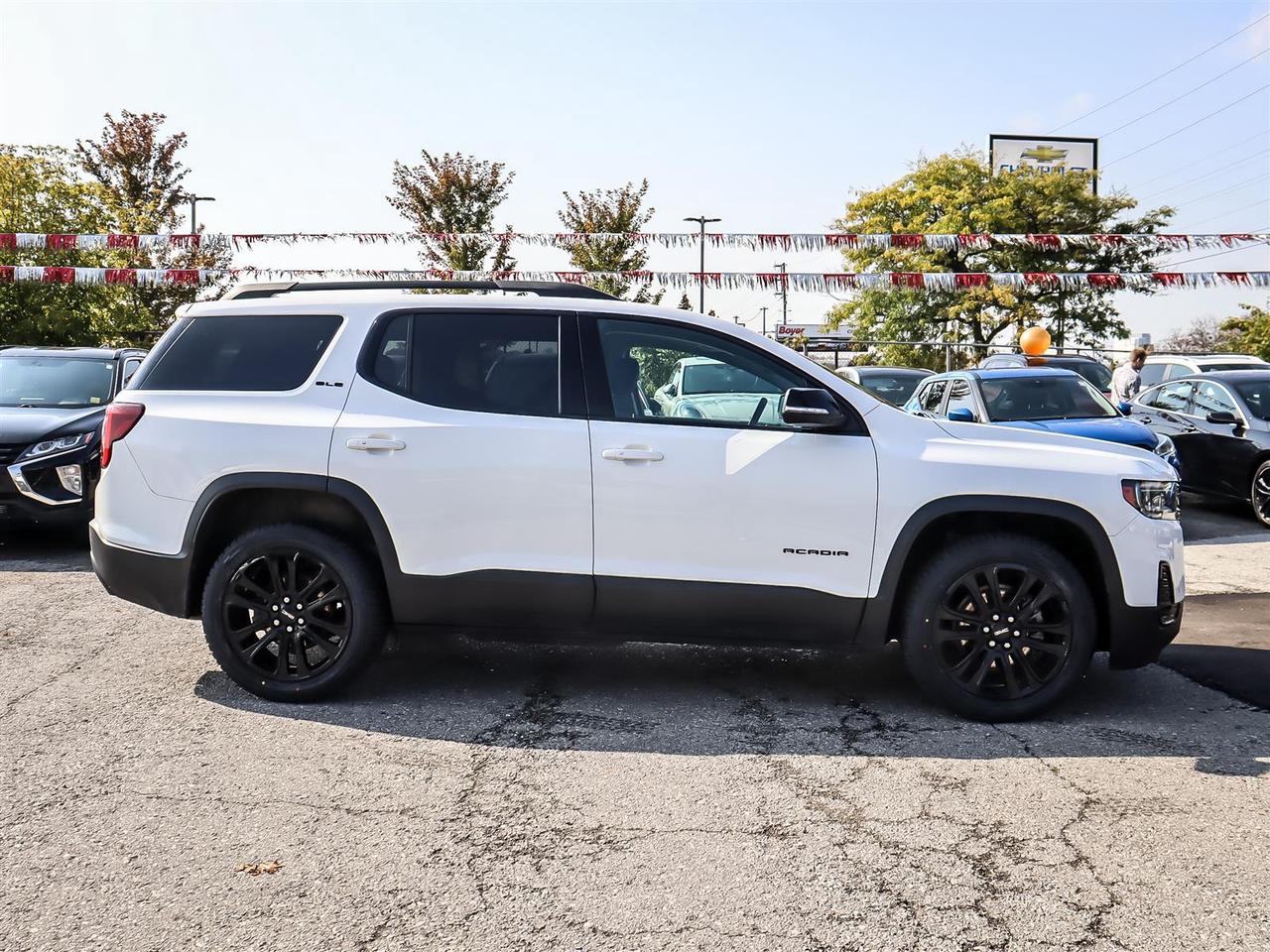 2023 GMC Acadia AWD SLE Photo2