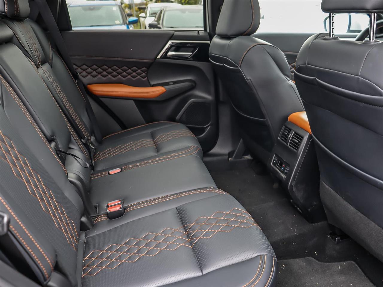 2024 Mitsubishi Outlander GT PREMIUM S-AWC Photo