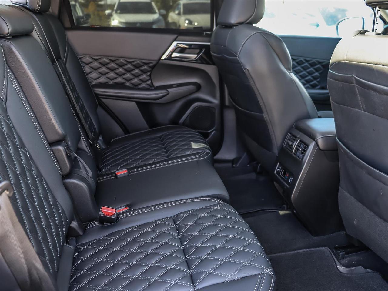 2024 Mitsubishi Outlander SEL S-AWC Photo