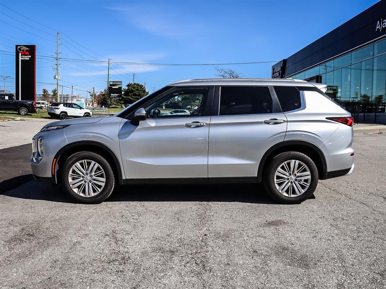2024 Mitsubishi Outlander SE S-AWC Photo4