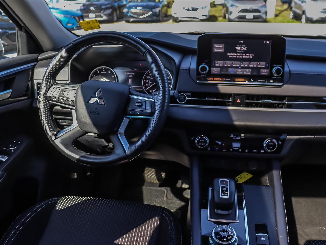 2024 Mitsubishi Outlander SE S-AWC Photo