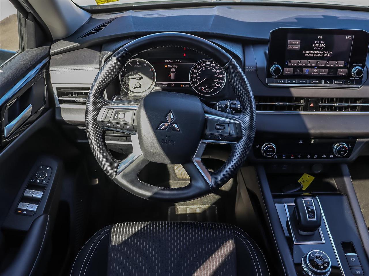 2024 Mitsubishi Outlander SE S-AWC Photo