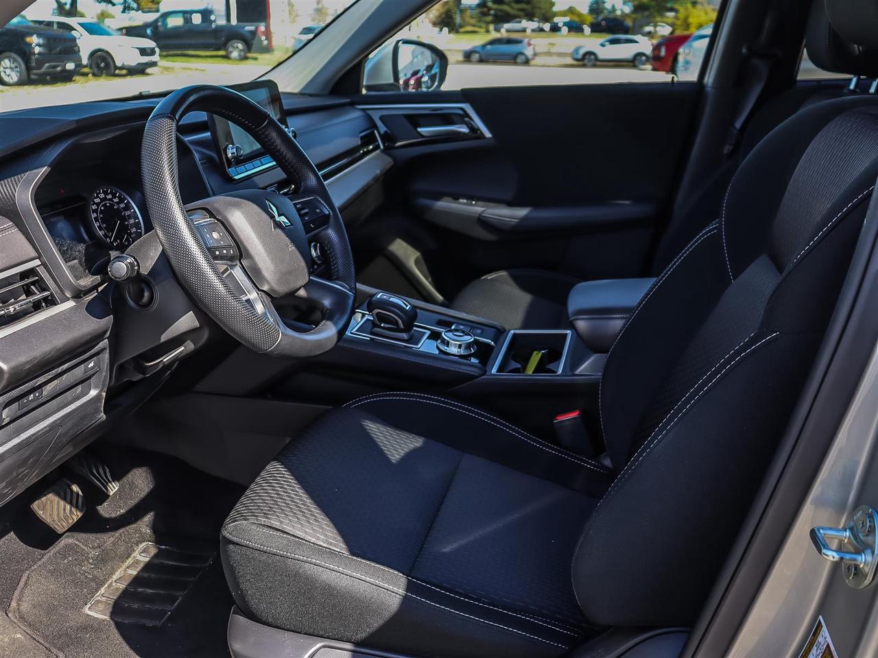 2024 Mitsubishi Outlander SE S-AWC Photo