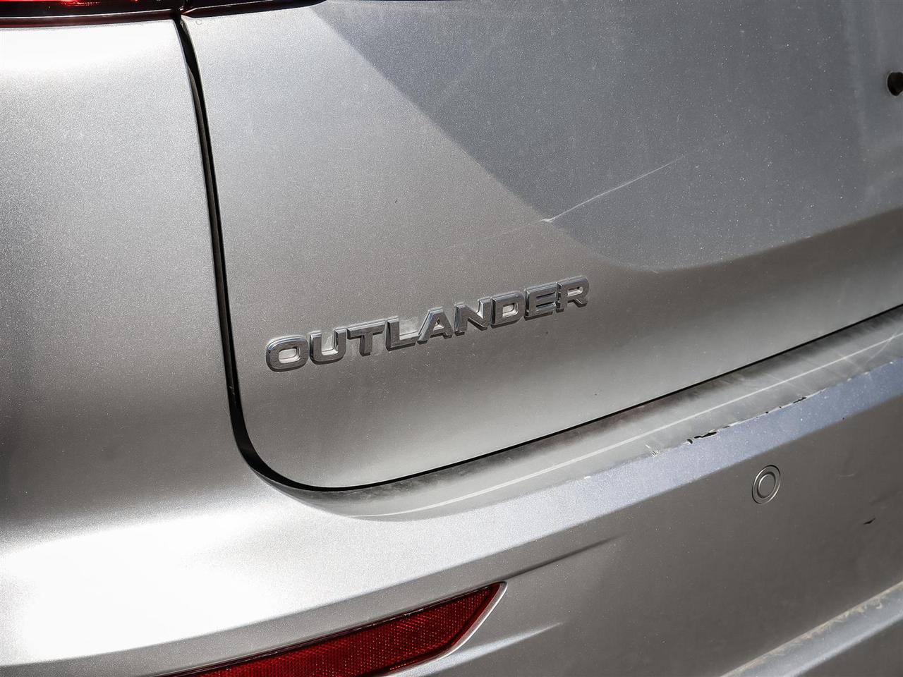 2024 Mitsubishi Outlander SE S-AWC Photo