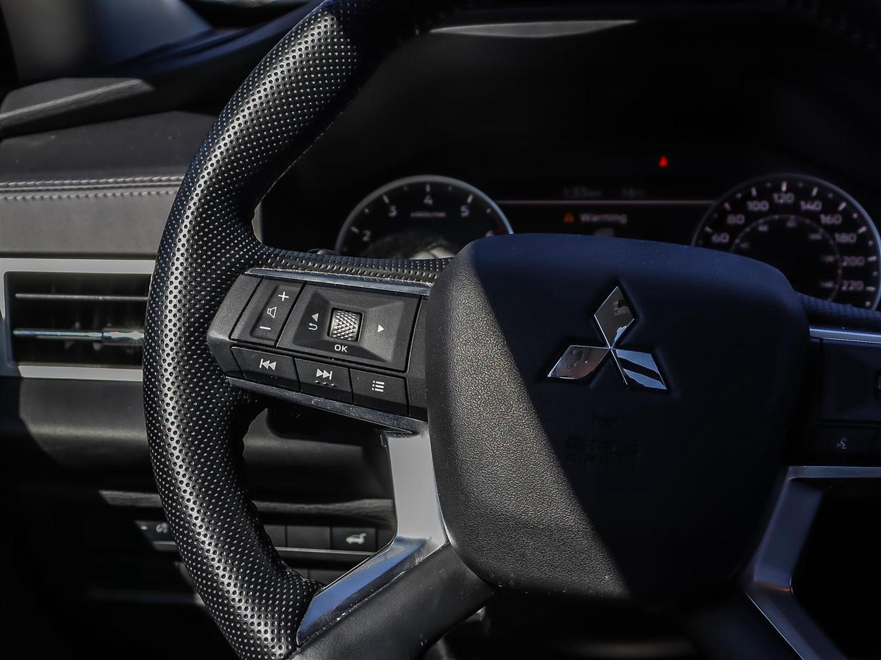 2024 Mitsubishi Outlander SE S-AWC Photo