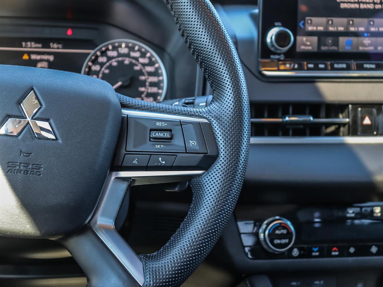 2024 Mitsubishi Outlander SE S-AWC Photo