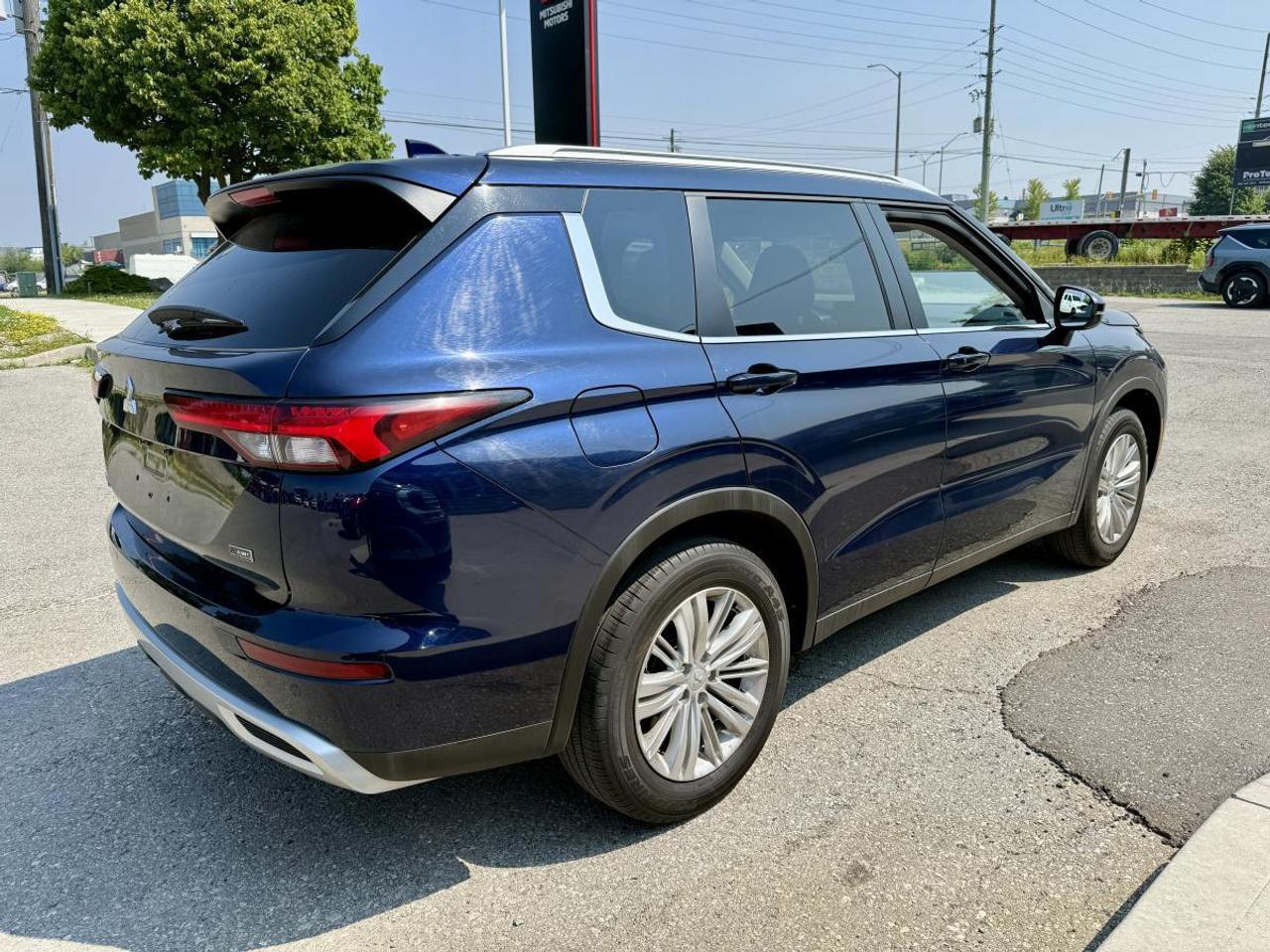 2024 Mitsubishi Outlander SE S-AWC Photo