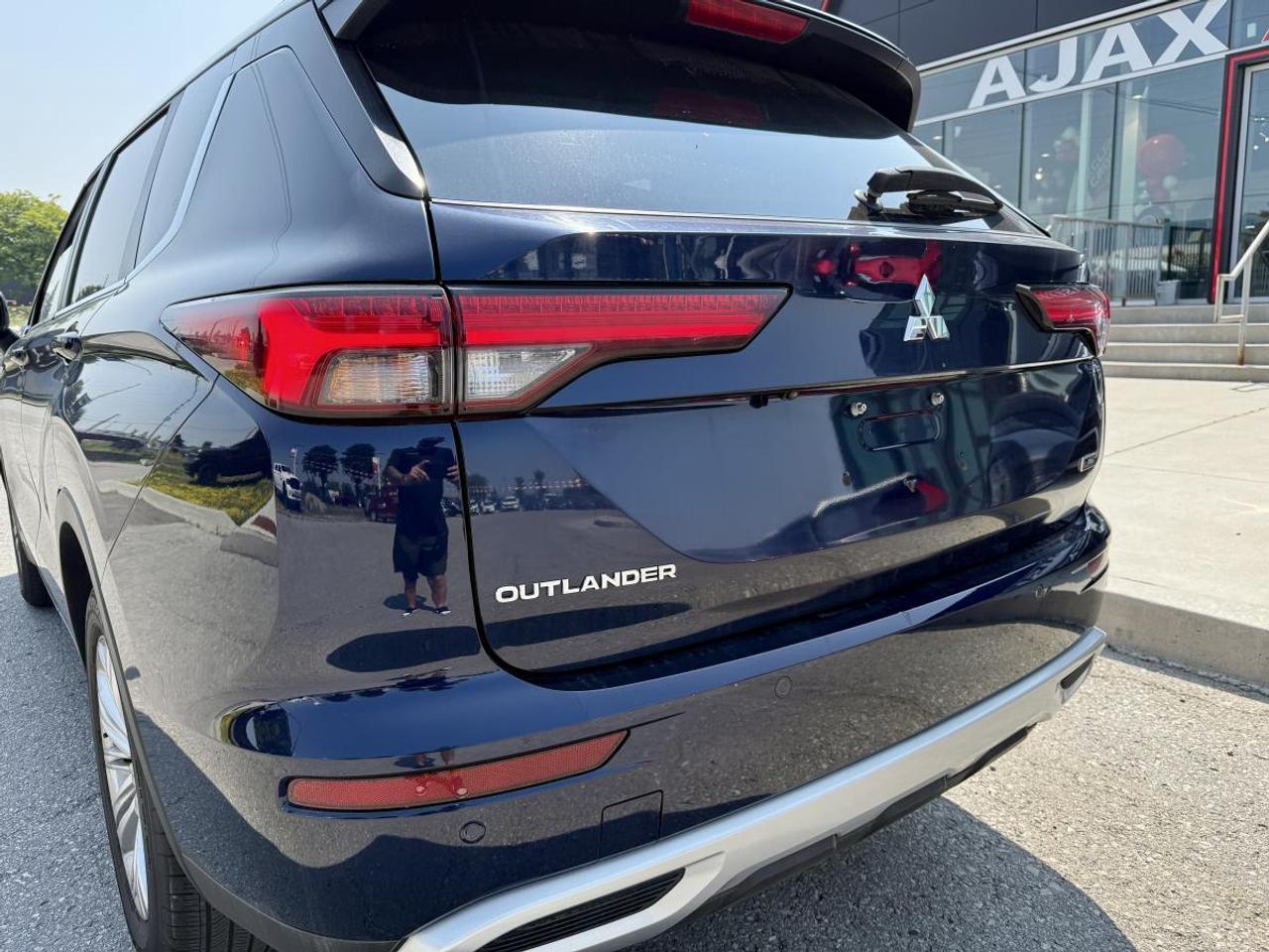 2024 Mitsubishi Outlander SE S-AWC Photo