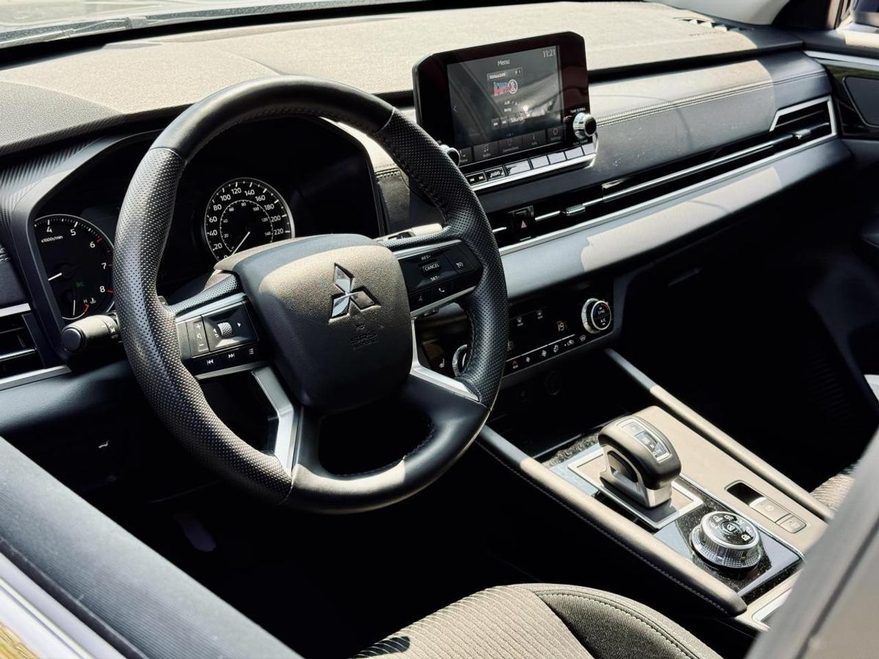 2024 Mitsubishi Outlander SE S-AWC Photo