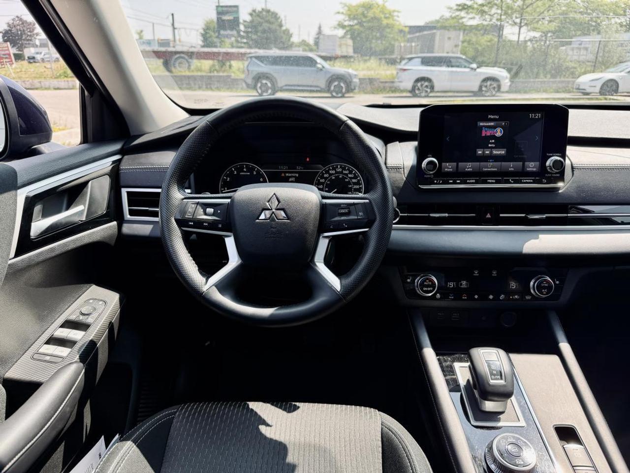 2024 Mitsubishi Outlander SE S-AWC Photo