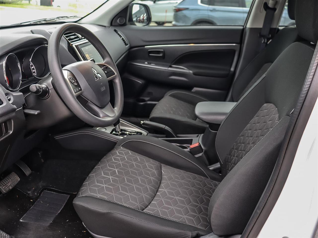 2025 Mitsubishi RVR ES FWD Photo