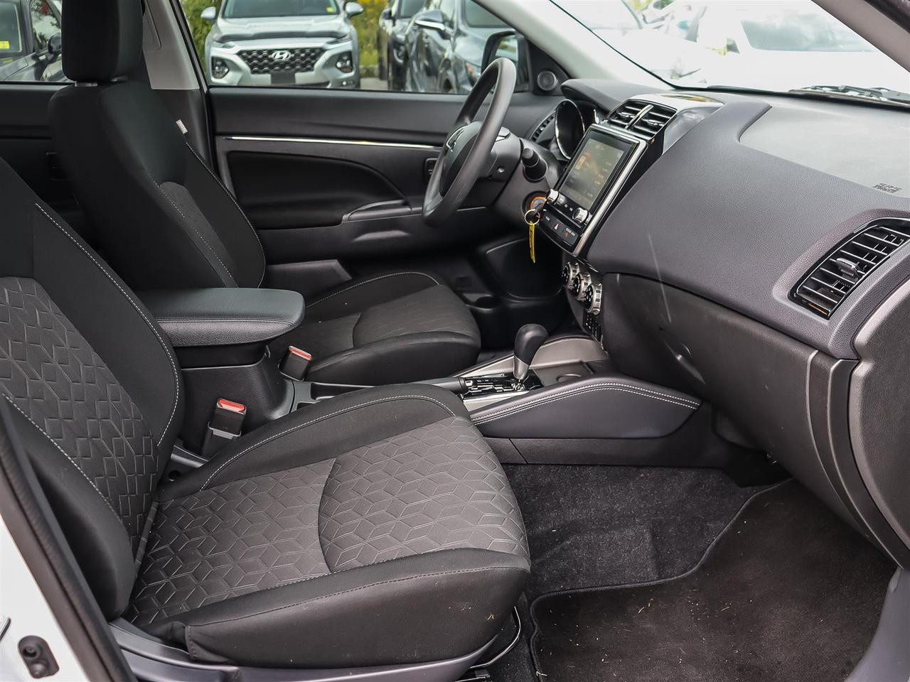 2025 Mitsubishi RVR ES FWD Photo