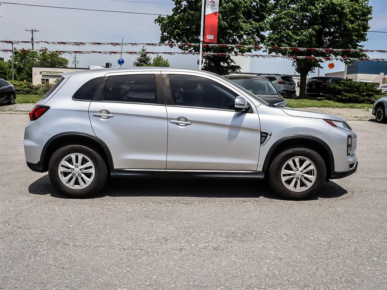 2022 Mitsubishi RVR 2.4L SE AWC - CVT Photo2