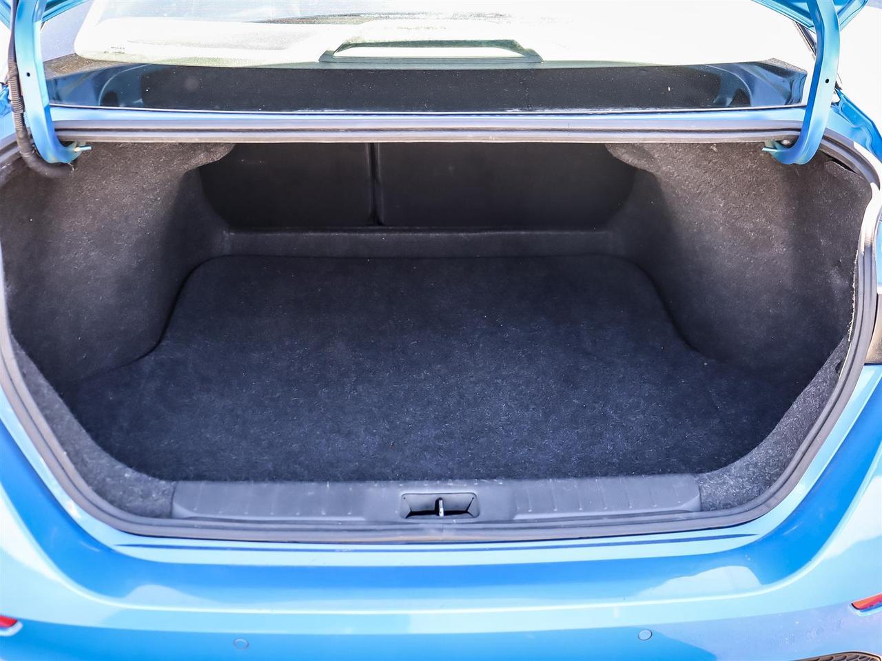 2021 Nissan Sentra SR CVT (2) Photo