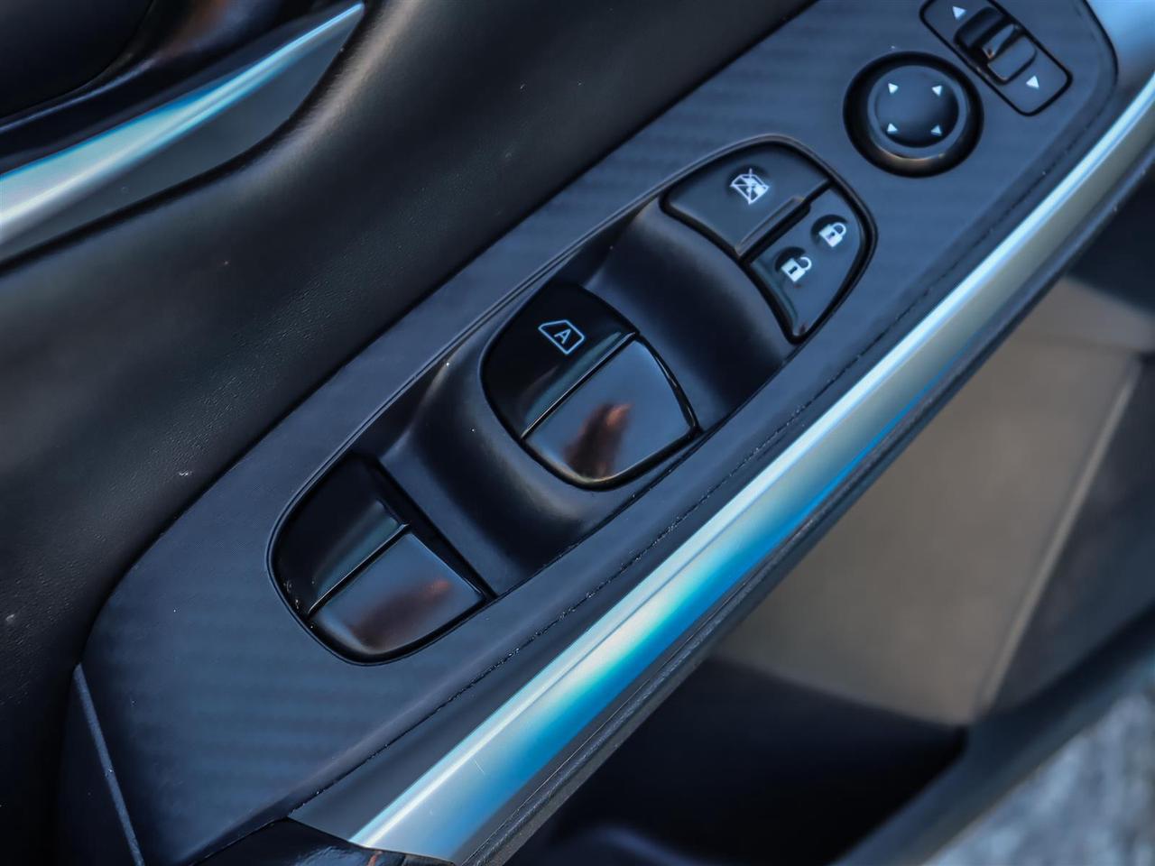 2021 Nissan Sentra SR CVT (2) Photo