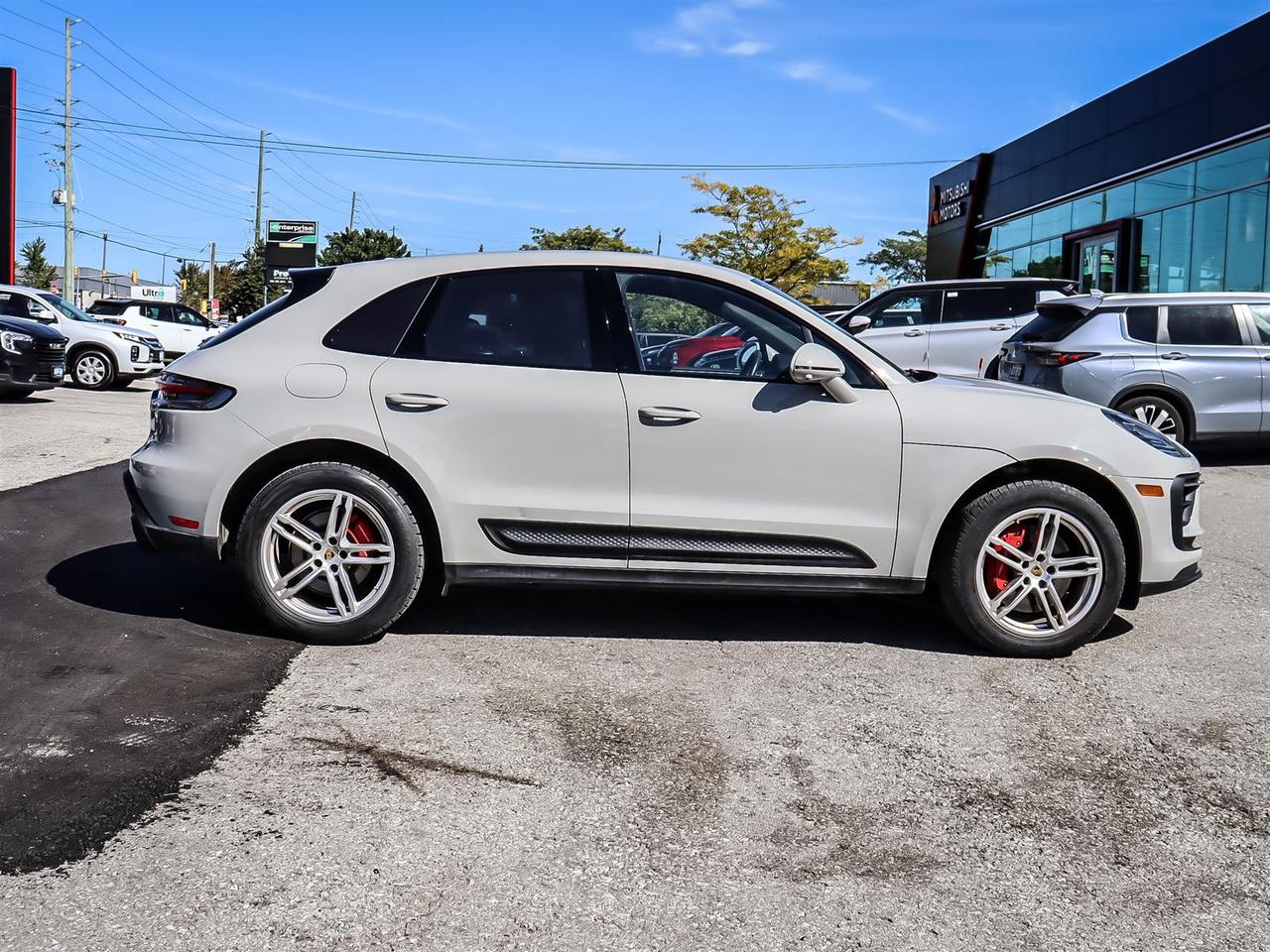 2023 Porsche Macan S Photo2