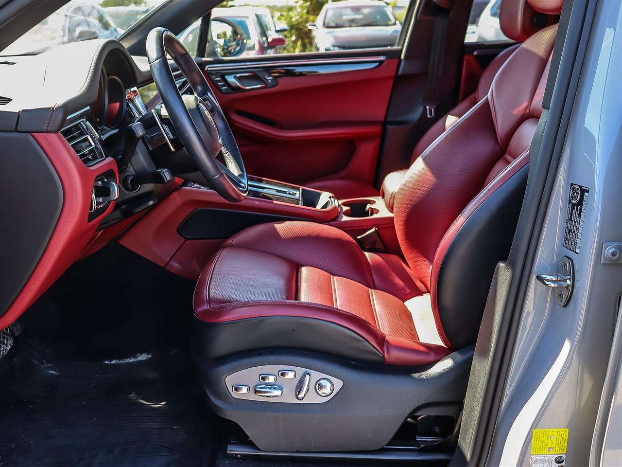 2023 Porsche Macan S Photo