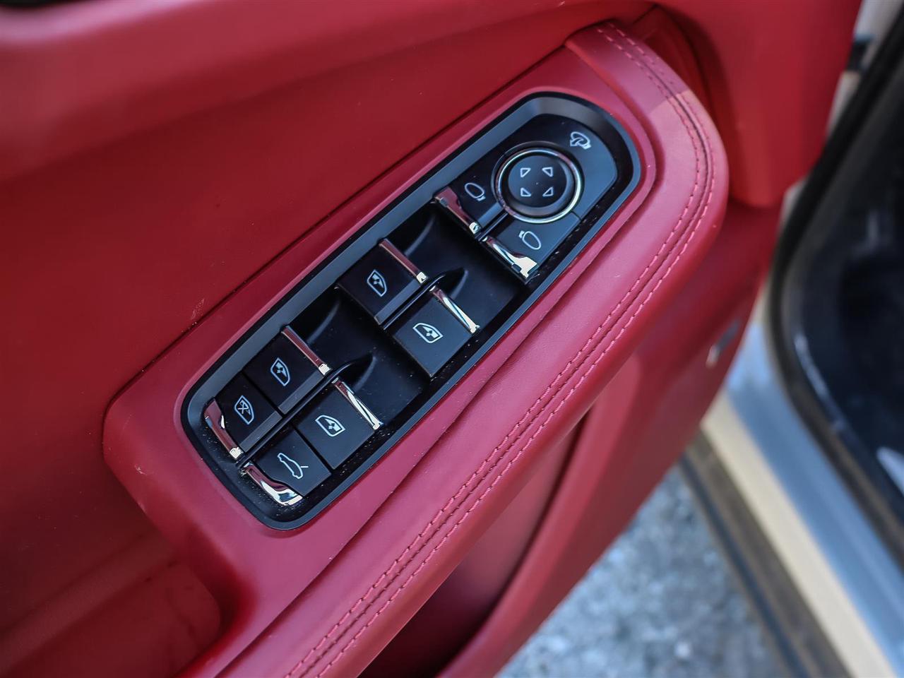 2023 Porsche Macan S Photo