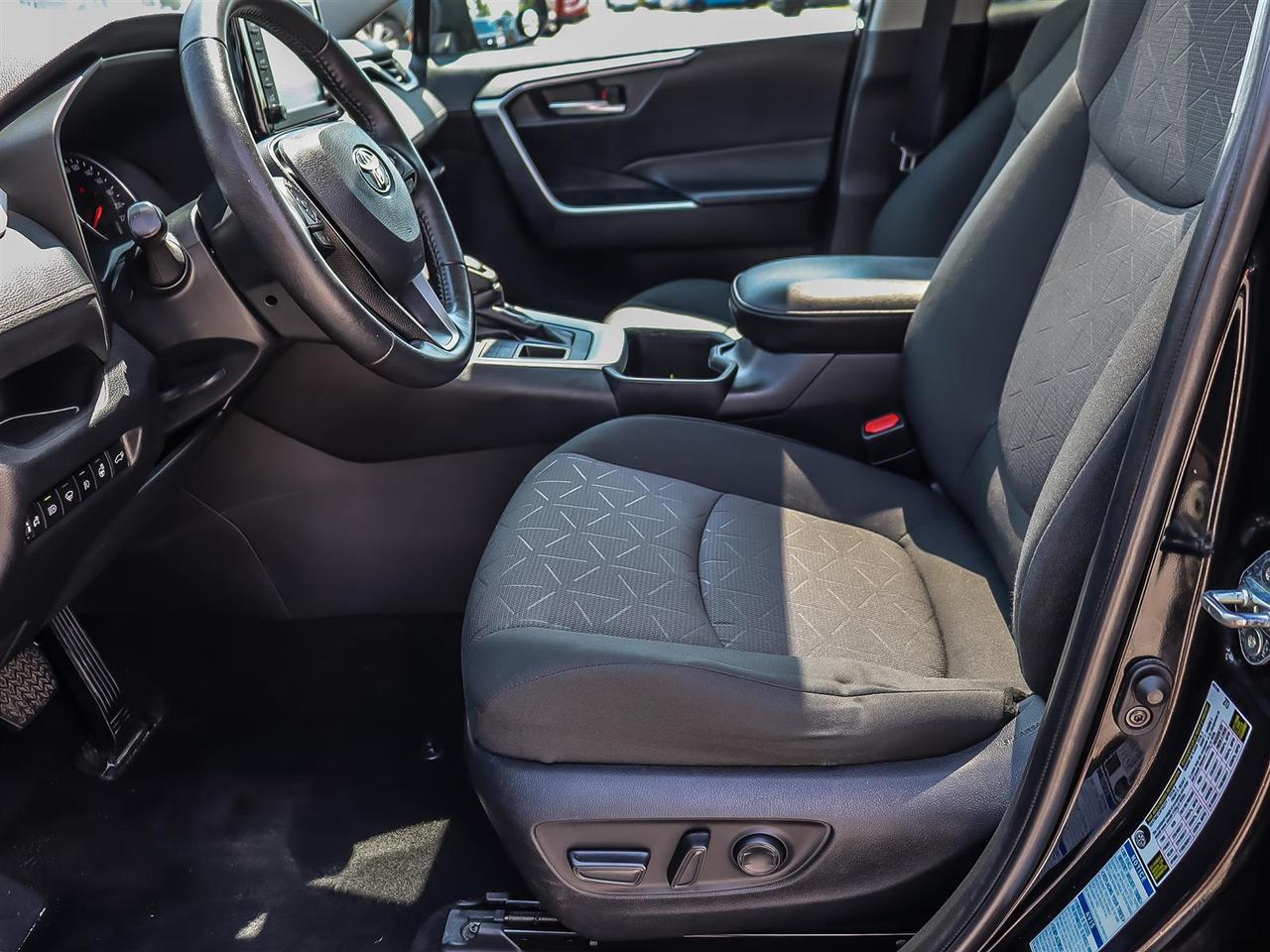 2022 Toyota RAV4 XLE AWD Photo