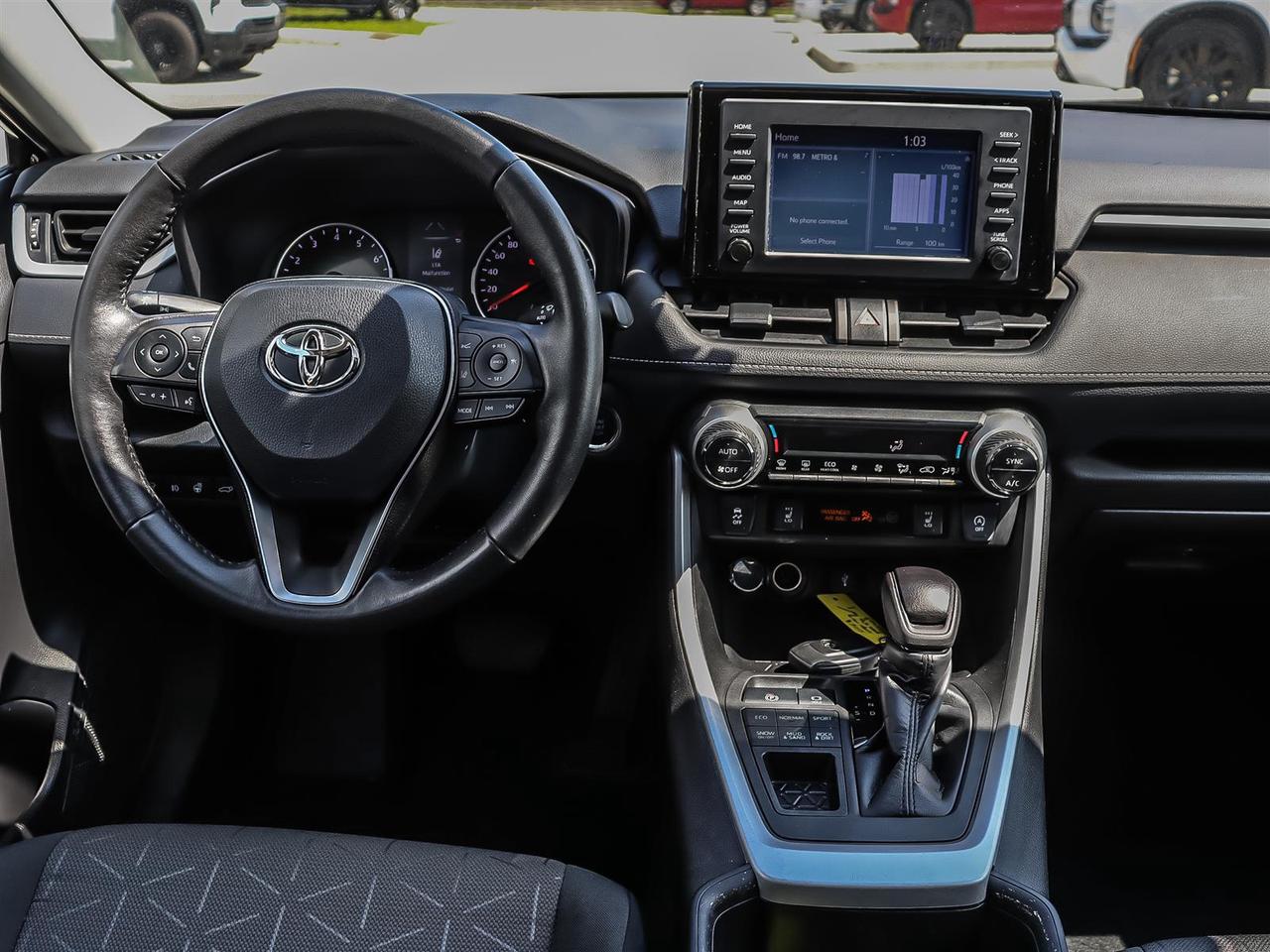 2022 Toyota RAV4 XLE AWD Photo
