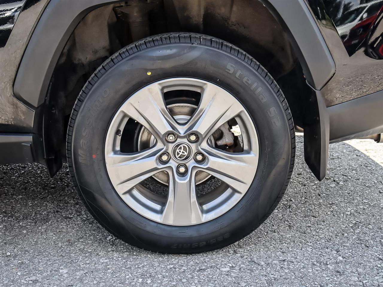 2022 Toyota RAV4 XLE AWD Photo