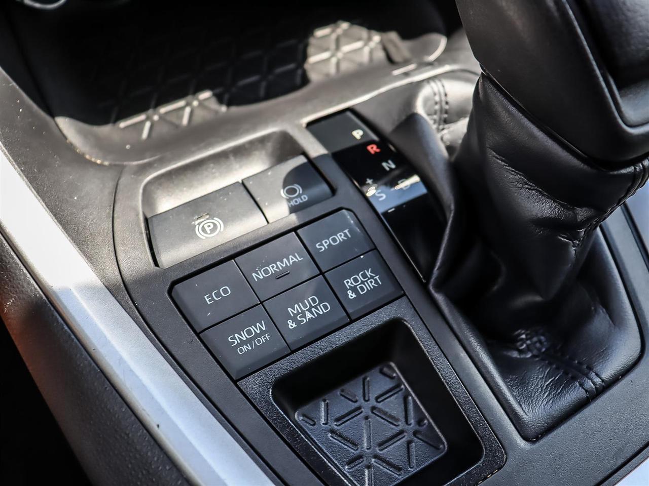 2022 Toyota RAV4 XLE AWD Photo
