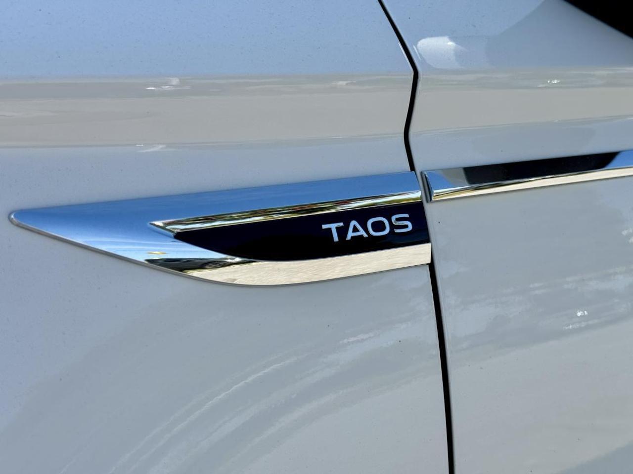 2022 Volkswagen Taos Comfortline 1.5T 8sp at w/ Tip Photo