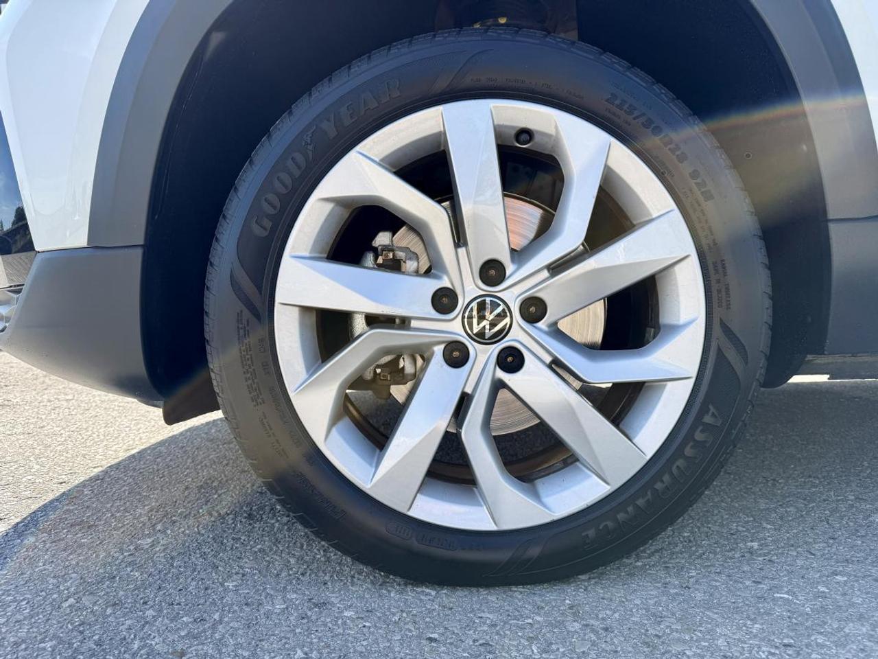 2022 Volkswagen Taos Comfortline 1.5T 8sp at w/ Tip Photo